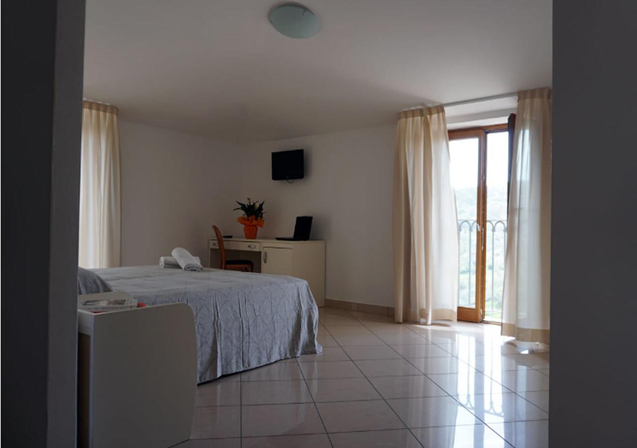 Hotel Croccia Accettura Kültér fotó
